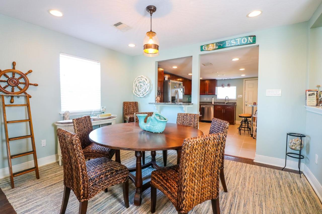 Perfect Location Spacious Yard Coffee Bar At This Lovely Beach Home Galveston Exterior photo