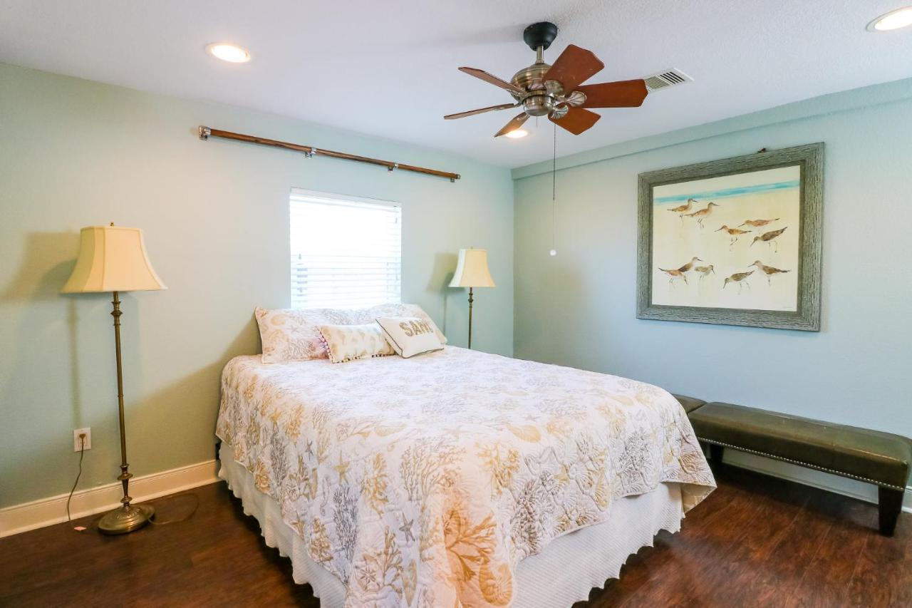 Perfect Location Spacious Yard Coffee Bar At This Lovely Beach Home Galveston Exterior photo