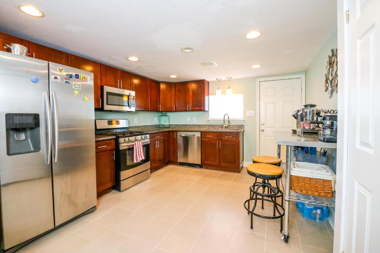 Perfect Location Spacious Yard Coffee Bar At This Lovely Beach Home Galveston Exterior photo