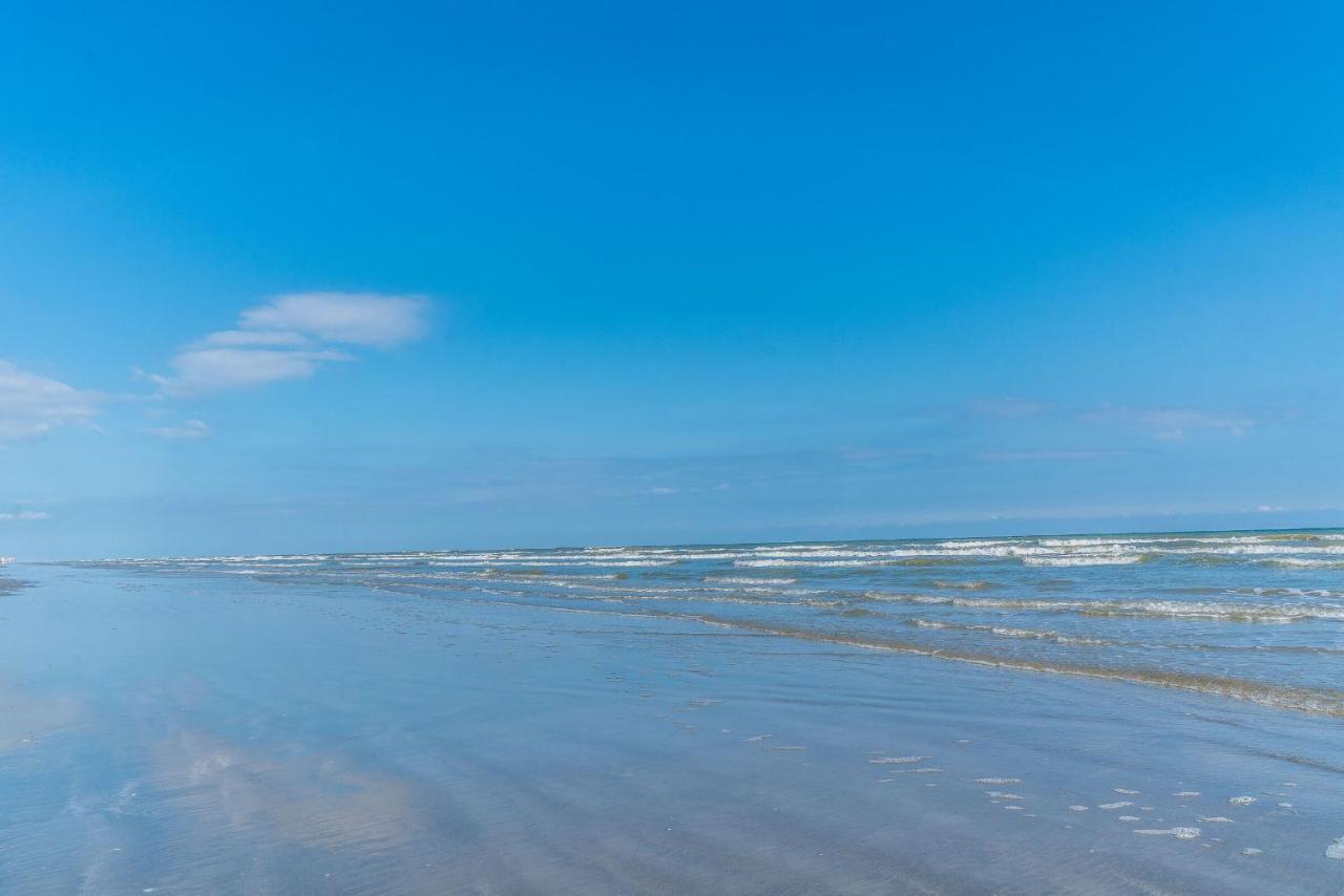 Perfect Location Spacious Yard Coffee Bar At This Lovely Beach Home Galveston Exterior photo