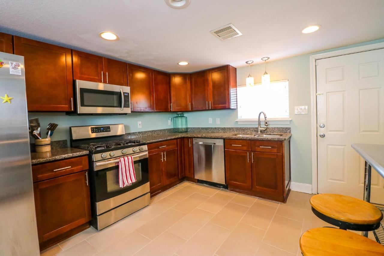 Perfect Location Spacious Yard Coffee Bar At This Lovely Beach Home Galveston Exterior photo